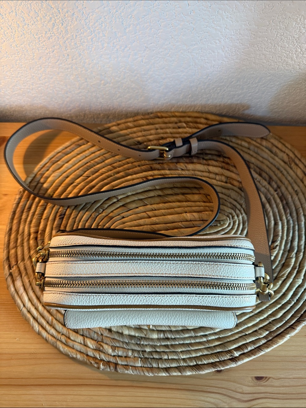 Coach Cream Pebbled Leather Crossbody with Gold Hardware - Picture 2 of 13